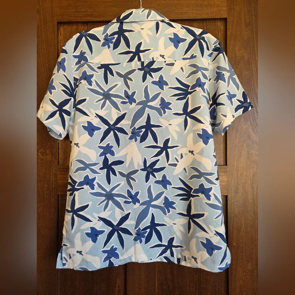 Men's Hawaiian Blue Floral Button Down Shirt - Picture 3 of 5